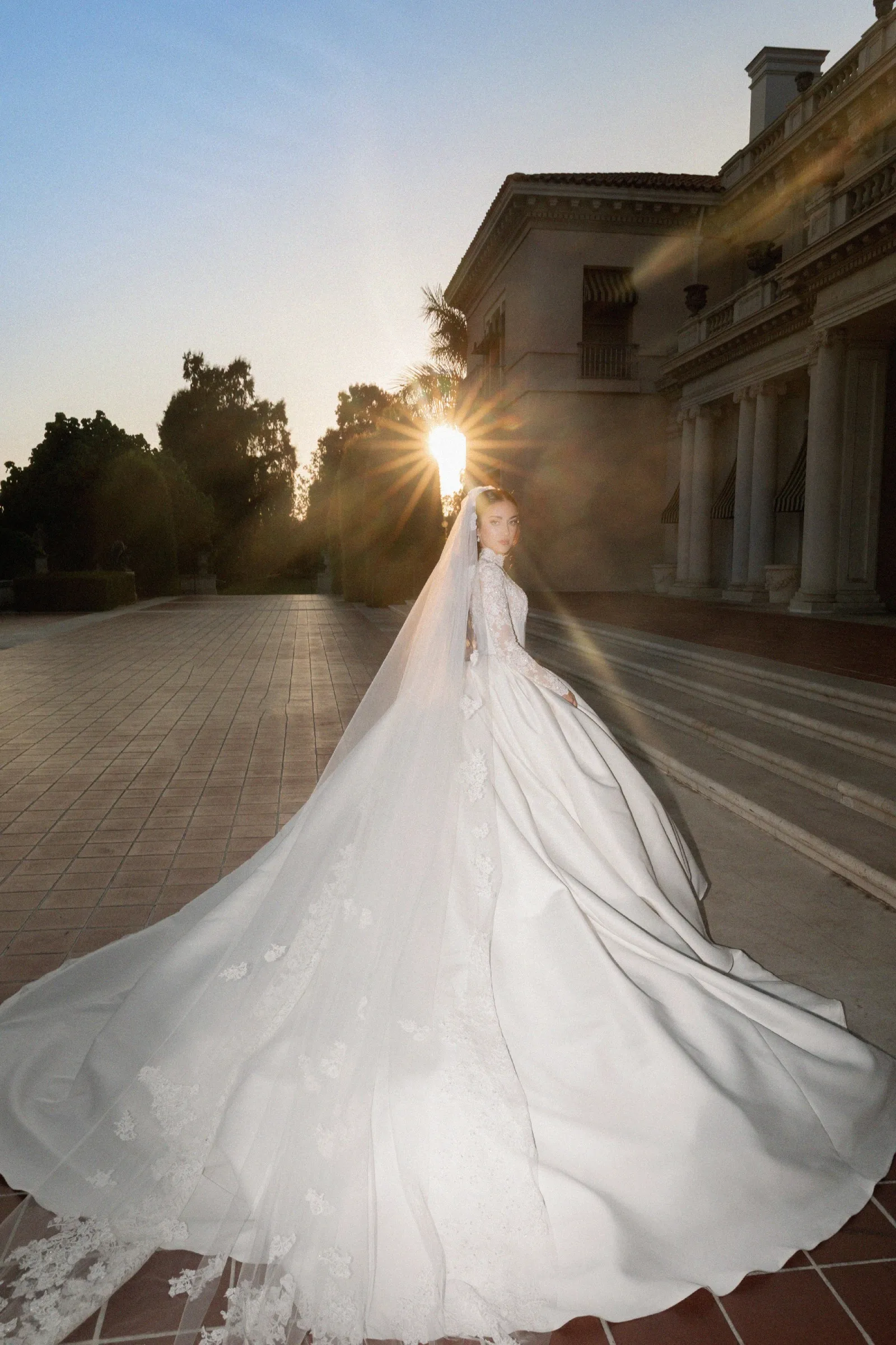Customized Satin Wedding Dress with High Neck Long Sleeve Lace Skirt and Large Skirt Vestido De Novia
