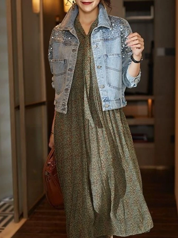 2025, glänzende Jeansjacke für Damen, kurz, modisch, lockere Passform, Schlankheitsoberteil für die zierliche Herbstsaison