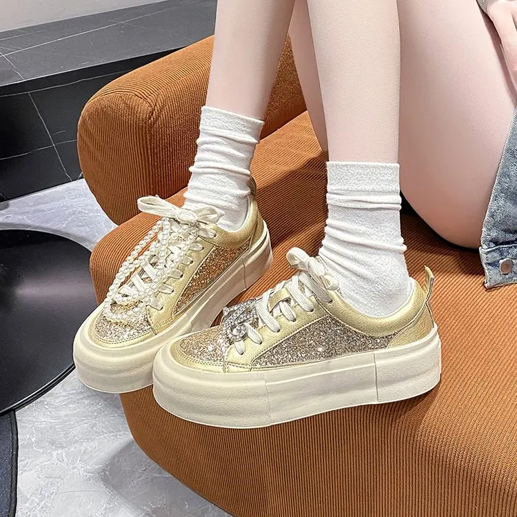 

Женские белые кроссовки на толстой подошве с блестками и жемчугом в студенческом стиле, повседневные кроссовки на платформе, дизайнерские кроссовки из бутика