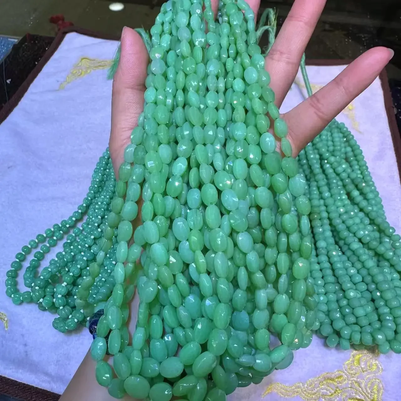 

Оптовая продажа 5А натуральный зеленый австралийский нефрит хризопраз граненая тыква бусина нерегулярный камень из бисера для изготовления ювелирных изделий DIY ожерелье
