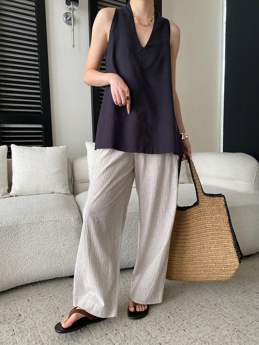 Sommerliche Damen-Weste in unifarbenem Design mit V-Ausschnitt und lockerem Schnitt ohne Ärmel. – Detail 5