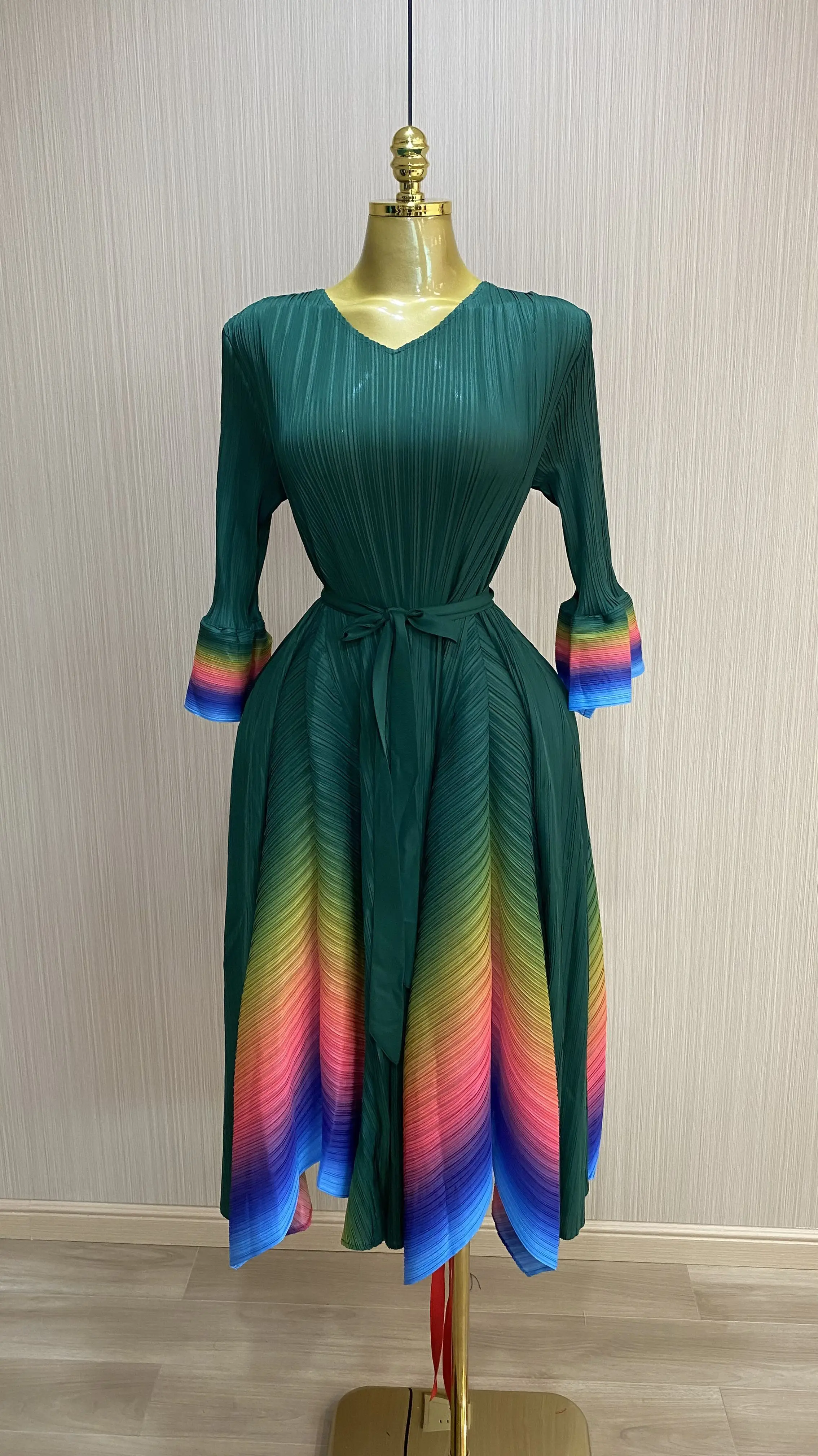 

High-quality pleated fashion gradient women's slim-fit long-sleeved elegant party dress-GZXX751