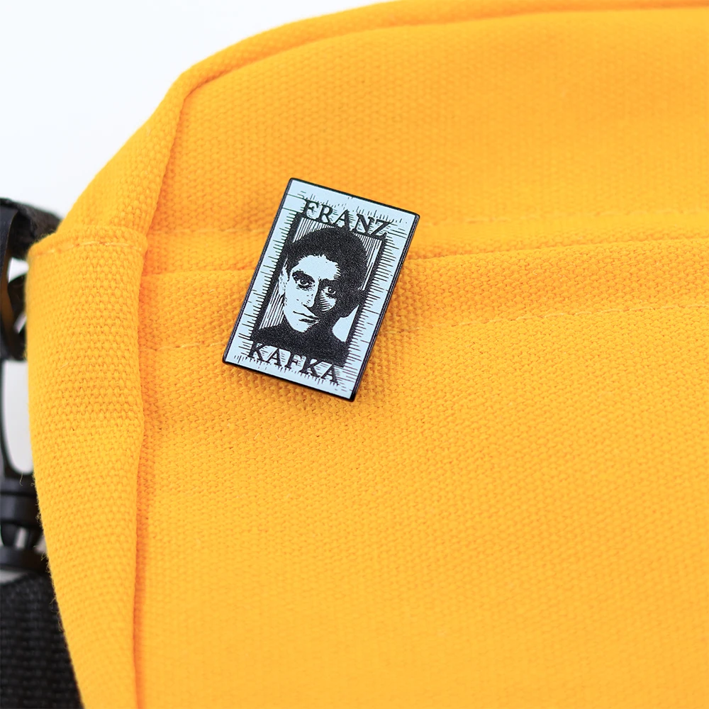 Retro-Charakterfotos, Emaille-Anstecknadel, Franz Kafka-Porträt, Brosche, Romanautor, Prominenten-Accessoire, Abzeichen, modisches Kragenornament, Geschenk – Detail 6