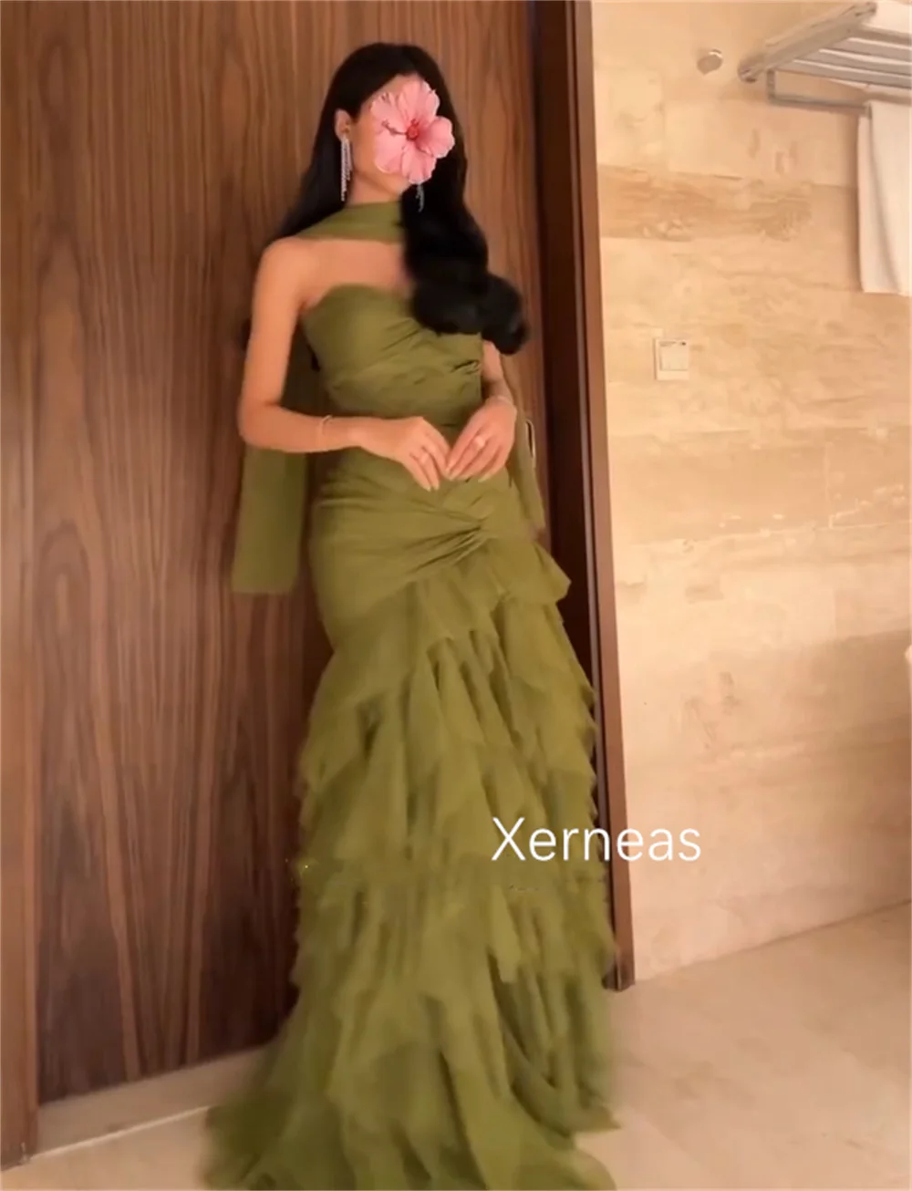 أزياء مخصصة صافي الطية البوق فساتين طويلة حمالة فساتين مناسبة مخصصة مقاسات رائعة المتاحة