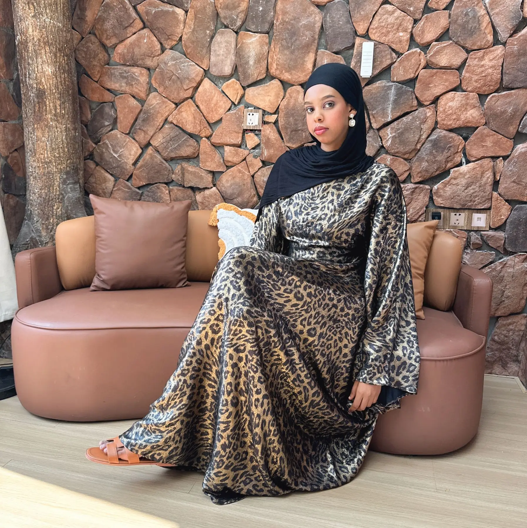 หรูหราซาอุดีอาระเบียเสือดาวพิมพ์มุสลิม Abaya ชุดผู้หญิงเจียมเนื้อเจียมตัว Ramdan ดูไบ Abayas ชุดหรูหราอิสลามตุรกี Robe