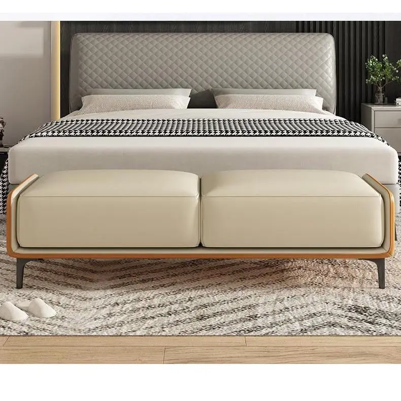 Italienischer minimalistischer Nachttischhocker, Betthocker