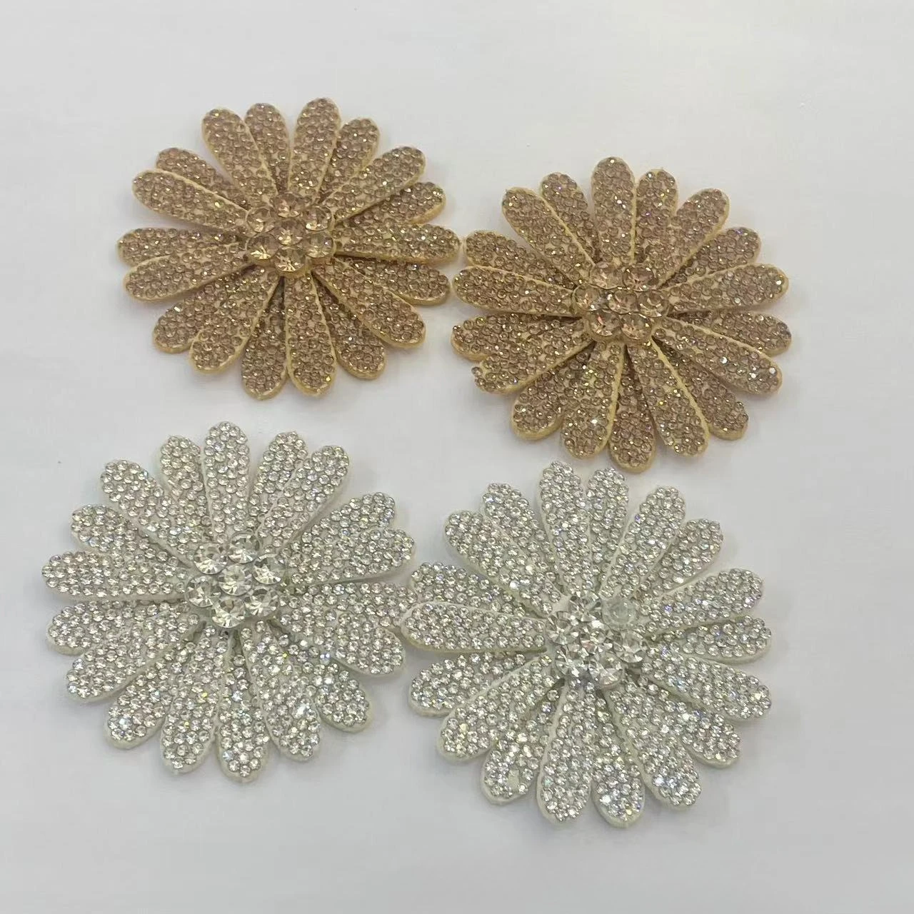 7CM Nuova spilla girasole con strass per le donne Spille accessorie di gioielli di lusso perfette per il corpetto regalo di banchetti per feste di nozze