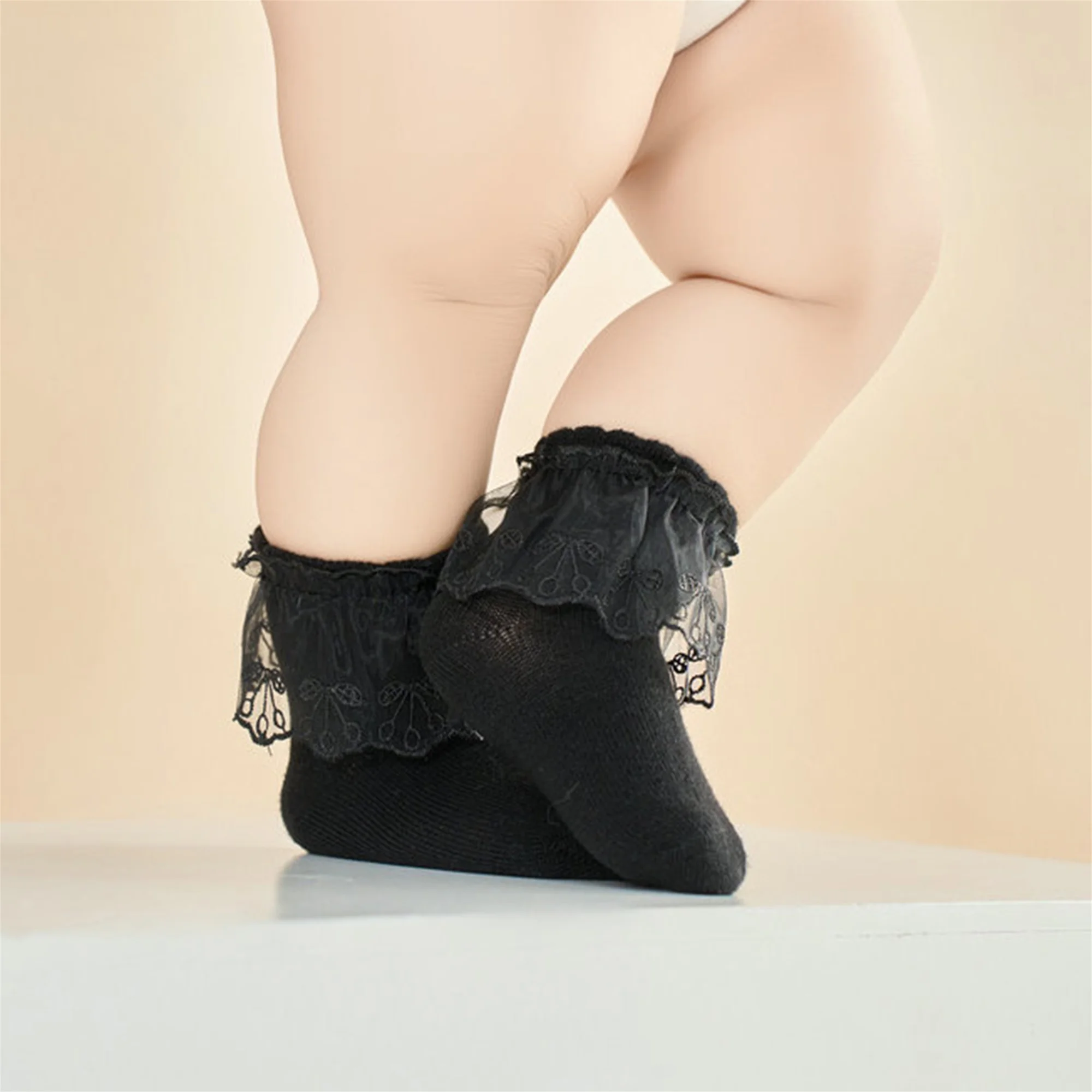جوارب رائعة مكشكشة من الدانتيل للفتيات الصغيرات مع نسيج ناعم يسمح بمرور الهواء، جوارب أميرات لطيفة للأطفال بعمر 0-2 سنة