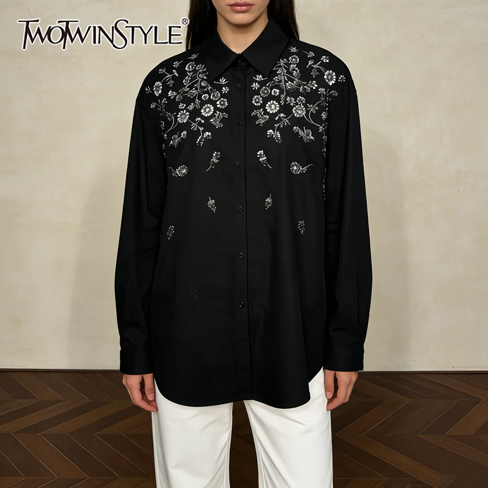 

Женская рубашка TWOTWINSTYLE с вышивкой и вставками, с отложным воротником, длинными рукавами, свободного кроя, элегантный дизайн, осенняя мода, новинка
