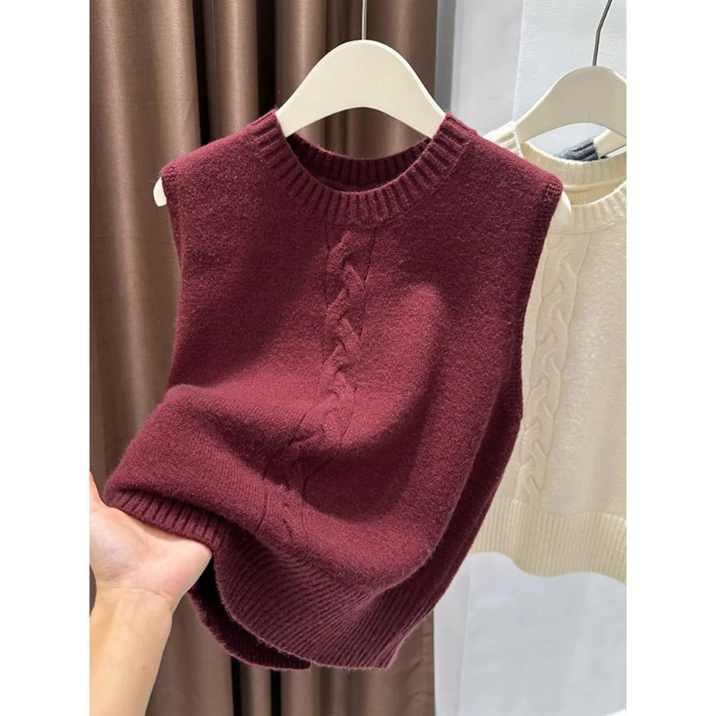 

Red round Ne Svel Knitted Vest Women's Faionable Layering Hollow out Sweater Vest Autumn Winter Soft Knitwear