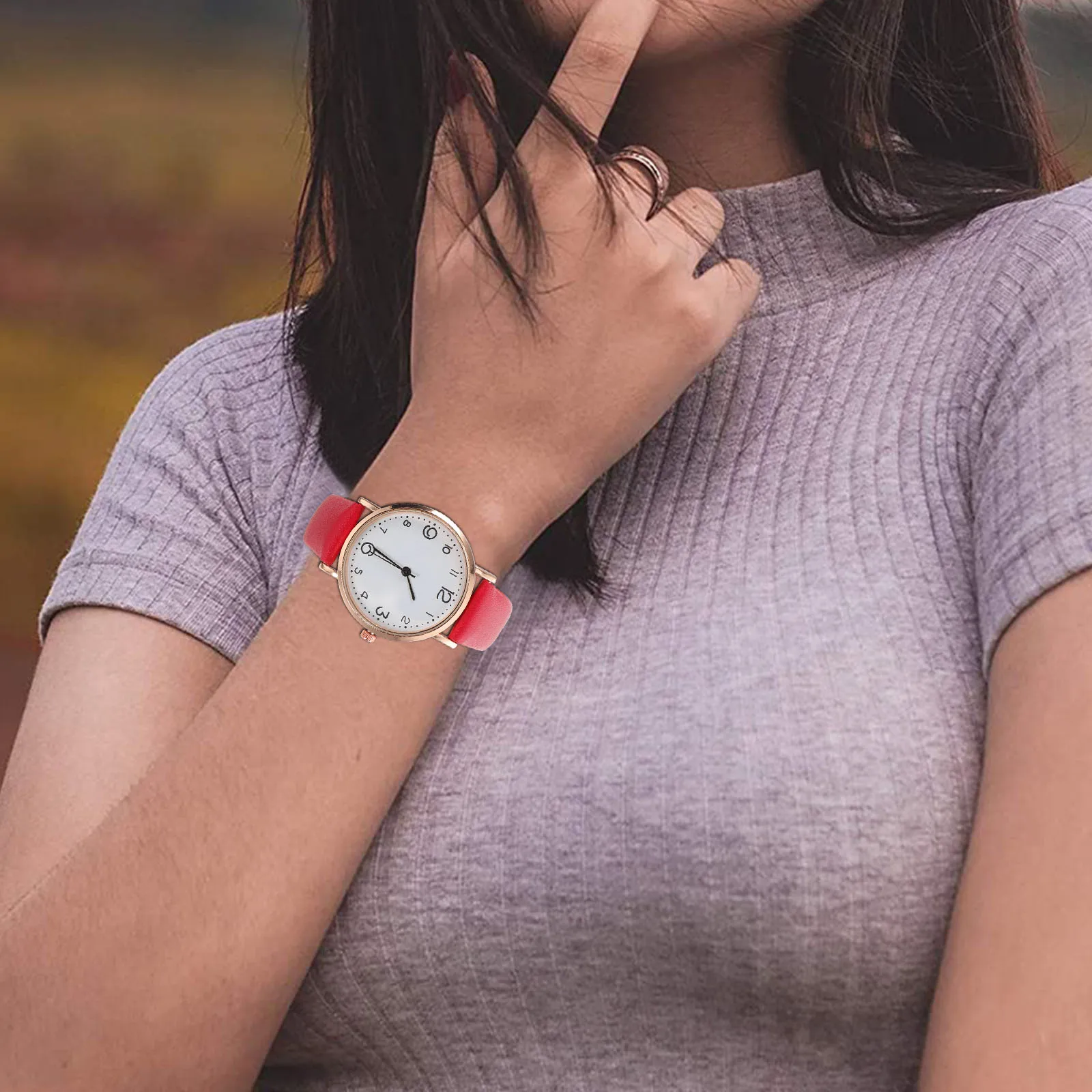 

Женские кварцевые часы, простой стиль, ремешок из искусственной кожи, удобные, прочные, элегантные наручные часы для повседневного повседневного модного образа