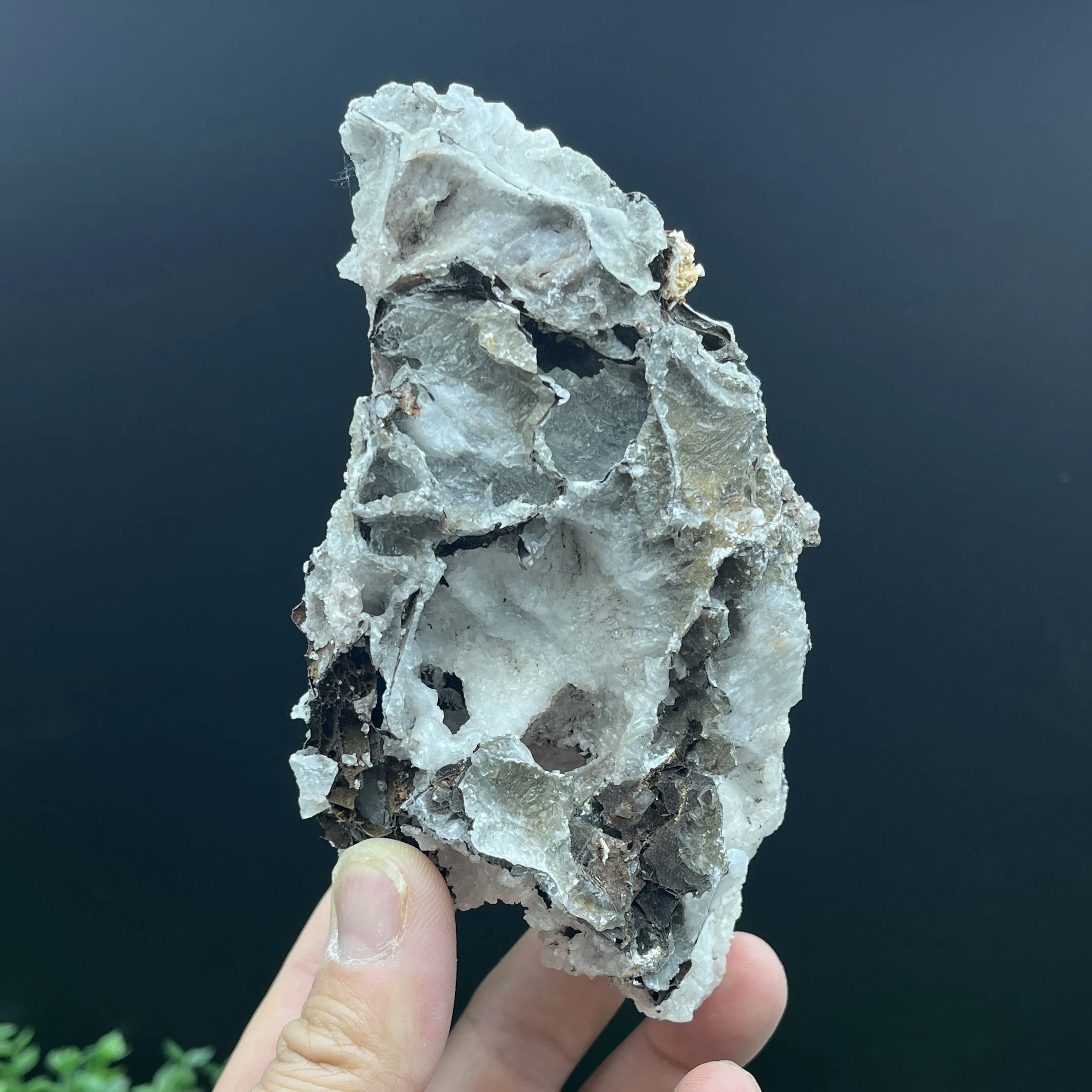 Natural calcite limonite and salt stone symbiotic ore crystal quartzite mineral specimen wind water healing stone crystal