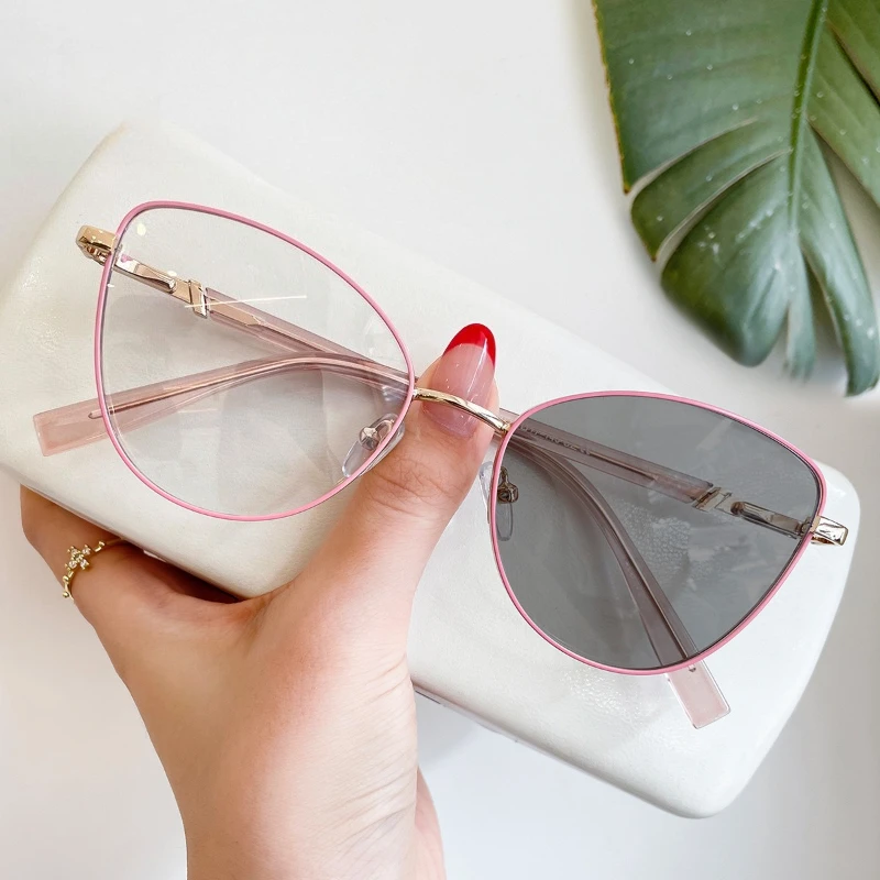 

EYORA Fashion Lightweight Cat Eye Metal Reading Glasses Anti Blue Light Myopia and Hyperopia Photochromic Prescription Eyewear