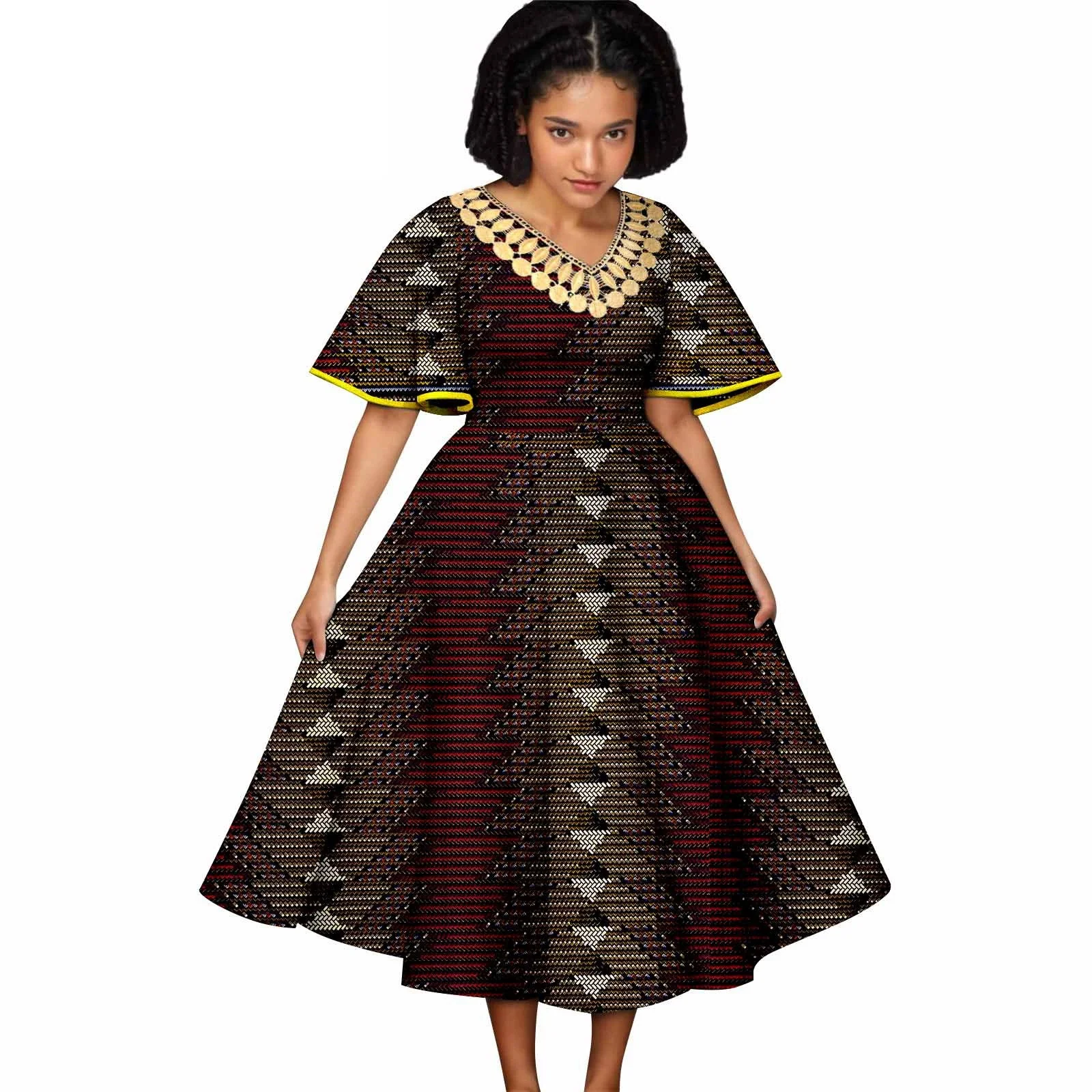 

African lady's luxurious fitted long dress with embroidery and printed pattern, featuring a plunging neckline and a shiny finis