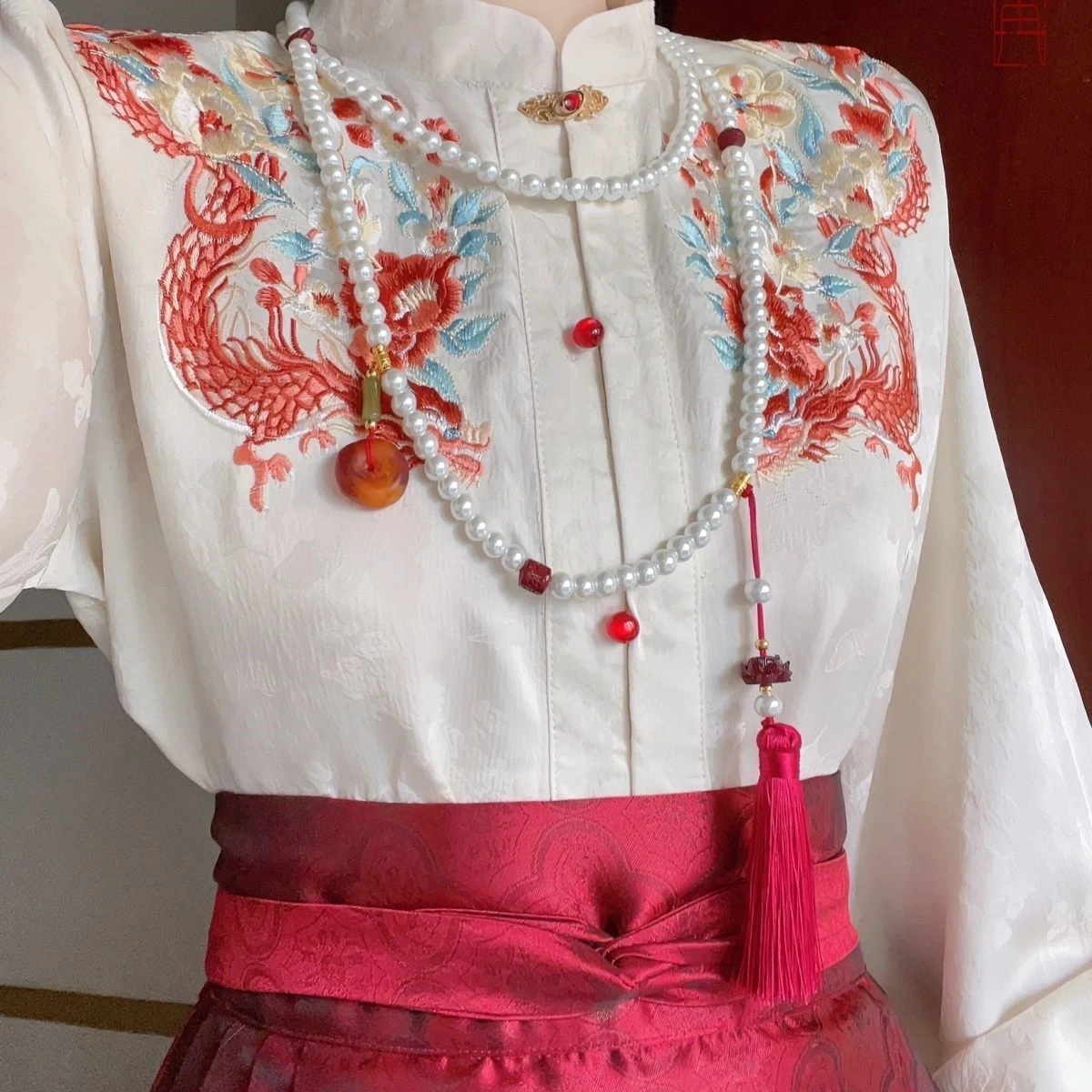 

Retro Chinese Style Fashionable Daily Tang Suit Improved v-neck Hanfu Top Exquisite Embroidery Ming Oriental Hanfu Blouse