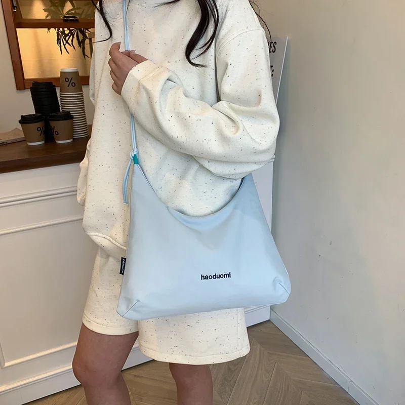 

Nylon Large Capacity Solid Color Shoulder Bags Commute Zipper Women's Bags High Quality Versatile Simple Crossbody Bag Blue