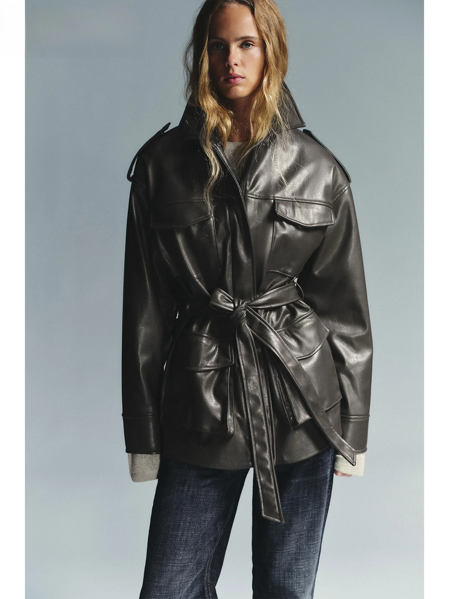 

ZAPRHA Autumn 2025 Women's Casual Sle Long Sve Jaet with Bule ket Decorated Faux Leather Versatile Outerwear