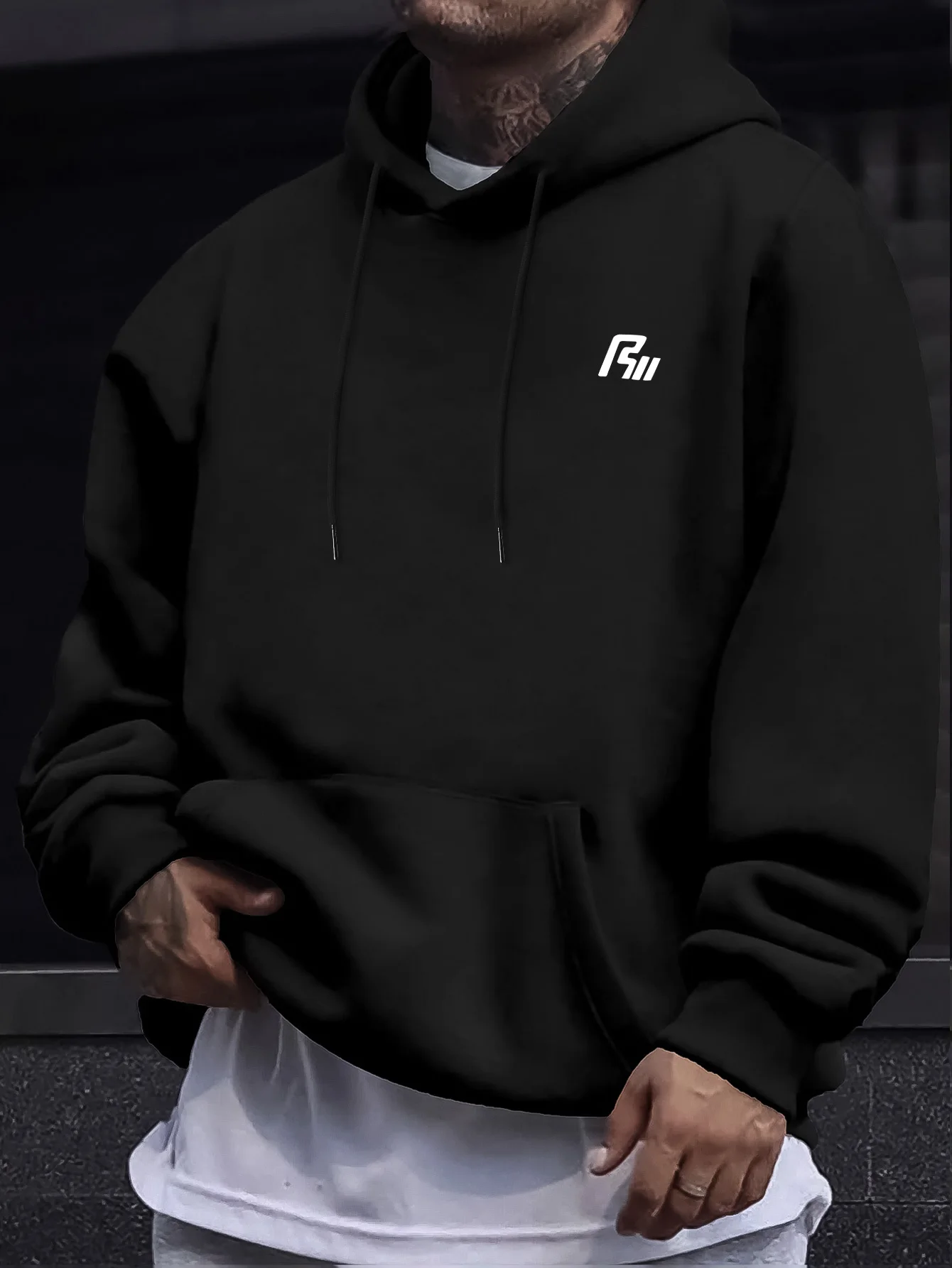 Neuer, trendiger, minimalistischer Herren-Hoodie mit Buchstabenmuster, ein unverzichtbares Winterkleidungsstück mit weichem Innenfutter, geeignet für Freizeit- und Sportbekleidung. – Detail 2