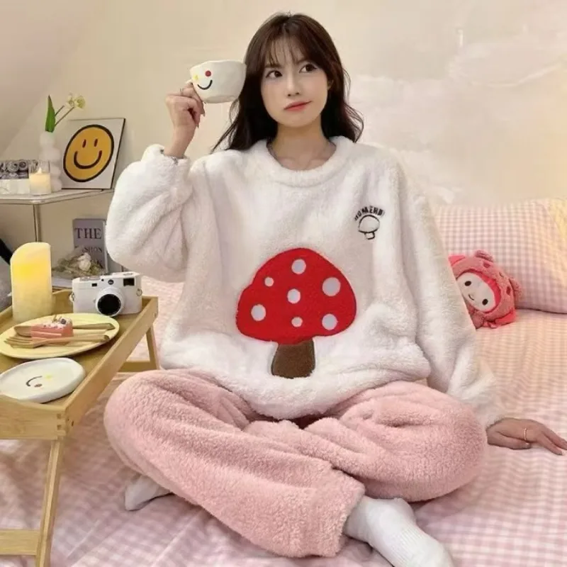 

Thickened Warm Sleepwear for Winter Coral Velvet Strawberry Flannel Loungewear Women Pajamas International Students 2PCS/Set