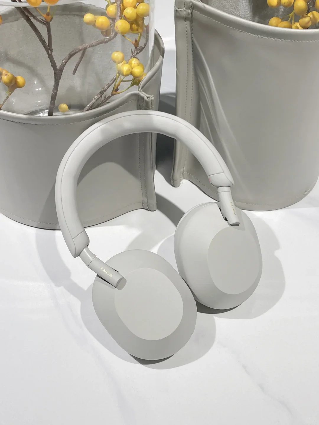 Sony WH-1000XM5 Auriculares con Cancelación de Ruido Inalámbricos Bluetooth Sonido Grave Potente Batería de 30 Horas Control Táctico Cómodos de Llevar 4
