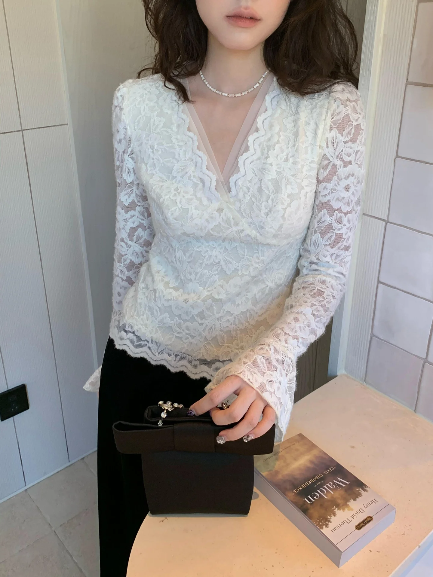 

Женская блузка Moby с кружевной отделкой и подкладкой, V-образный вырез, прямой крой, французский стиль, из полиэстера, с длинными рукавами, для зимы