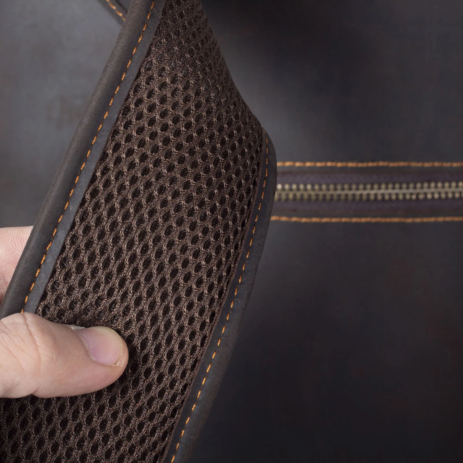 Vintage Echtleder Herrenrucksack Große Kapazität Top-Grain Leder Laptop-Umhängetasche Crazy Horse Tasche Mode für Männer – Detail 13