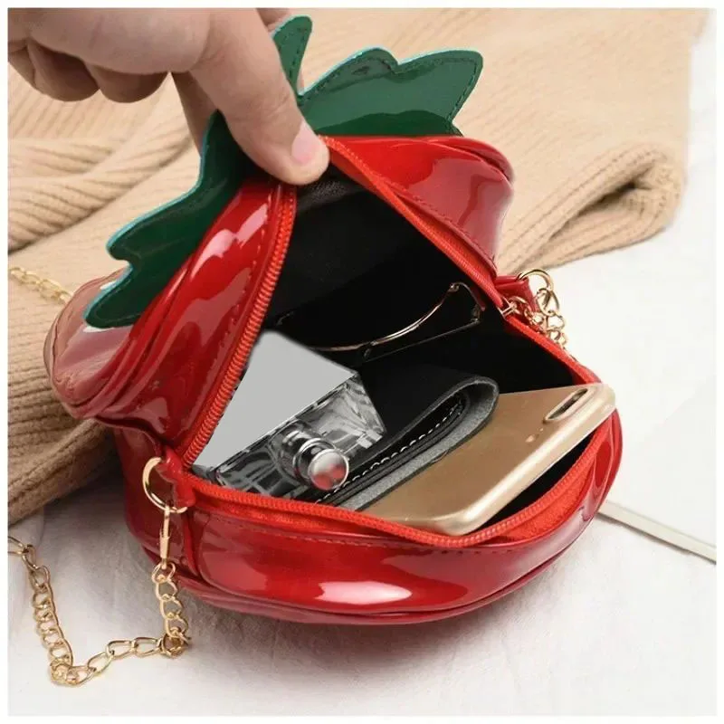 Strawberry Design Chain Crossbody Bag Mini Cartoon Girl Novelty Phone PurseHolder Bags Fashion Pu Leather Red Shoulder Bag