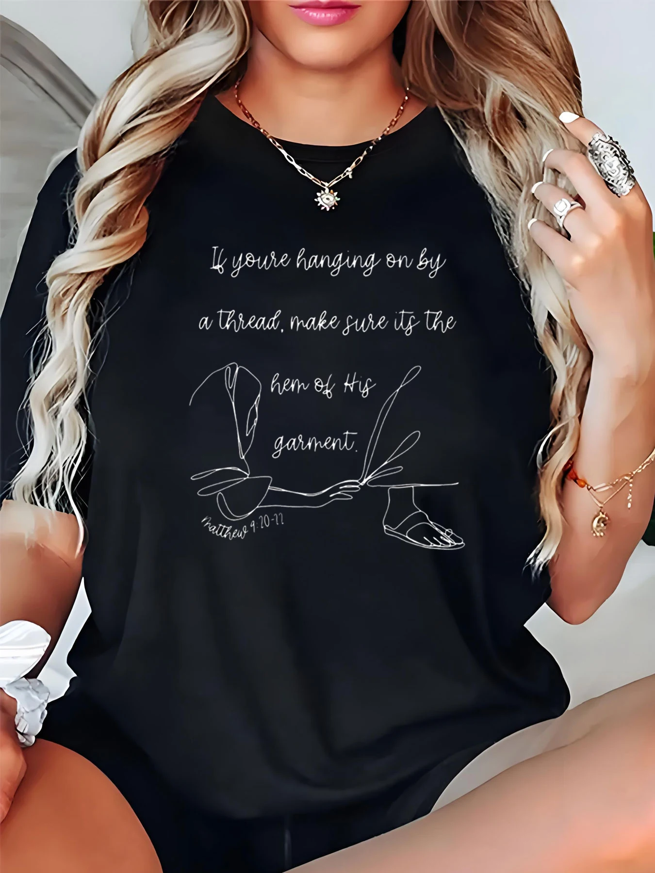 Kaos Grafis Natal Wanita dengan Kutipan Inspiratif dan Desain Burung untuk Pakaian Santai