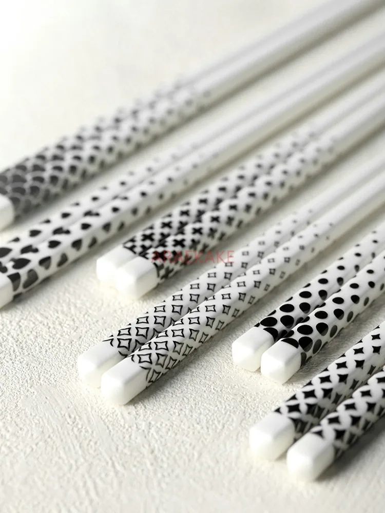 Ceramic chopsticks for household use are antibacterial, moisture-proof, heat-resistant, and minimalist