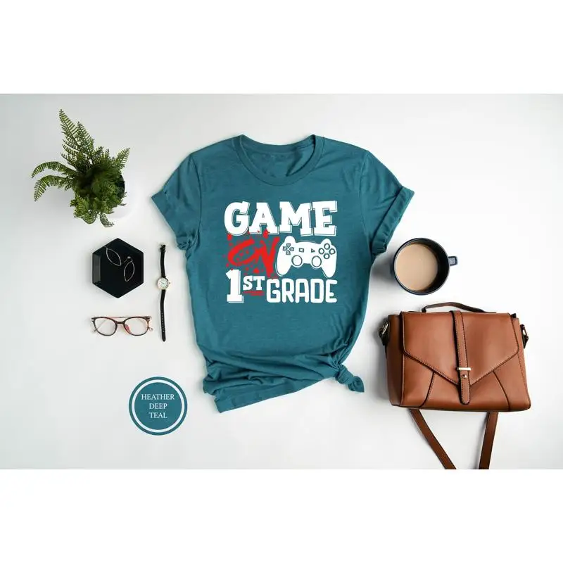 

Футболка «Игра в школу» Видеогеймер «Назад к класске 2025 года для детей