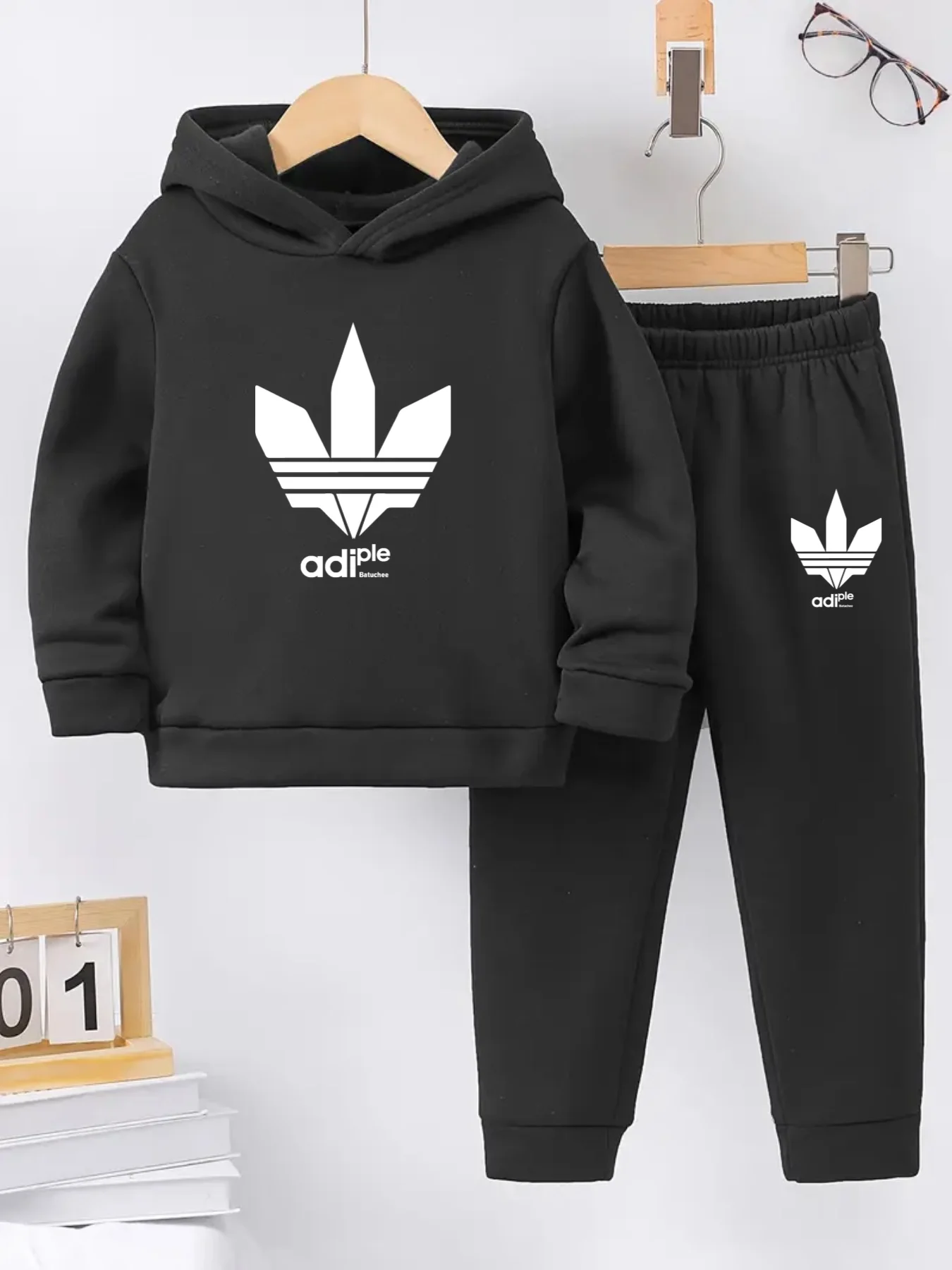 

Модная толстовка с капюшоном для мальчиков, комплект из 2 предметов, толстовка с длинными рукавами для мальчиков + брюки, осенне-зимняя модная повседневная и удобная с принтом