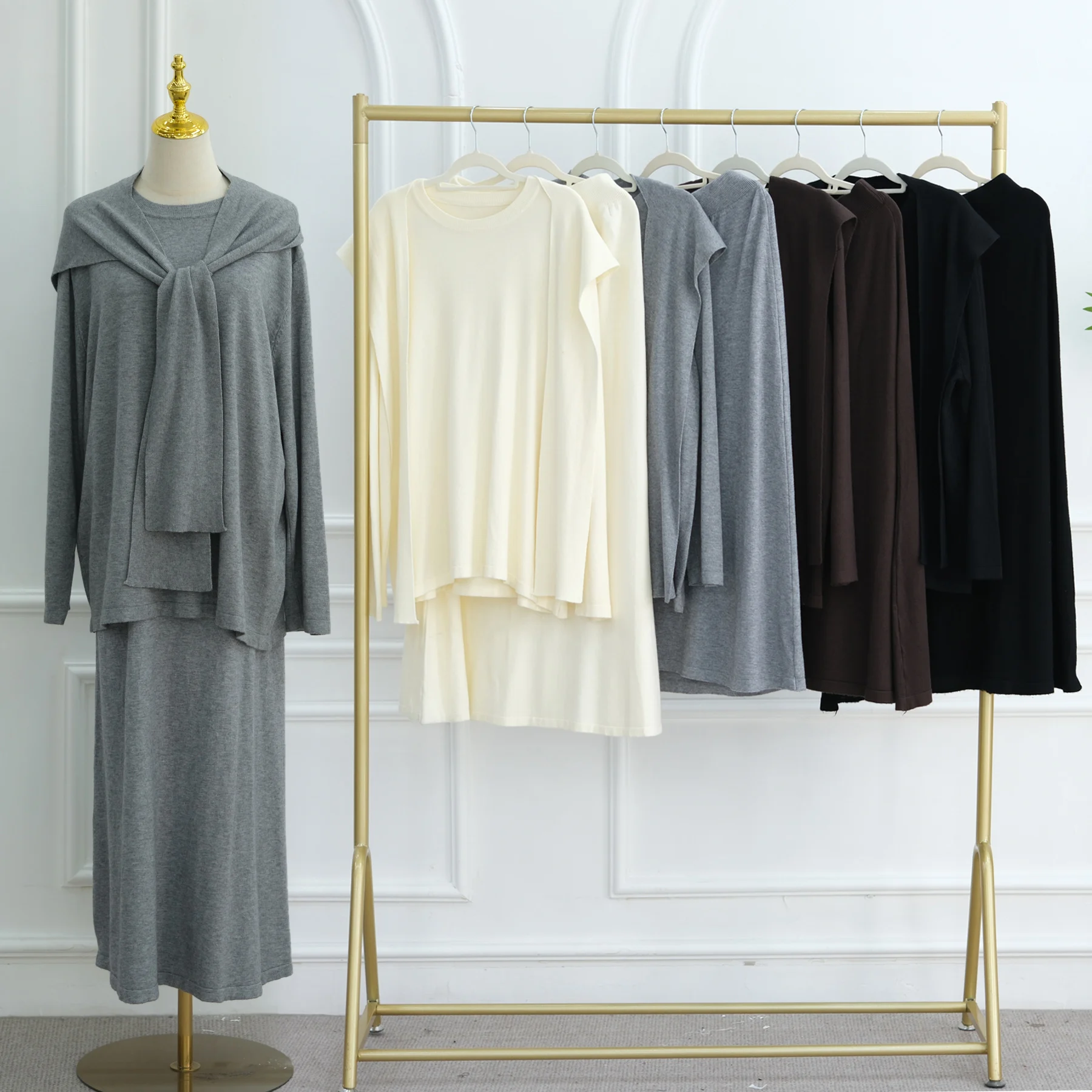 

Зимний трикотаж хиджаби, модный комплект для мусульманских женщин, топ из 3 предметов, топ с длинными рукавами + шейный платок с капюшоном + юбка, исламская одежда на Рамадан