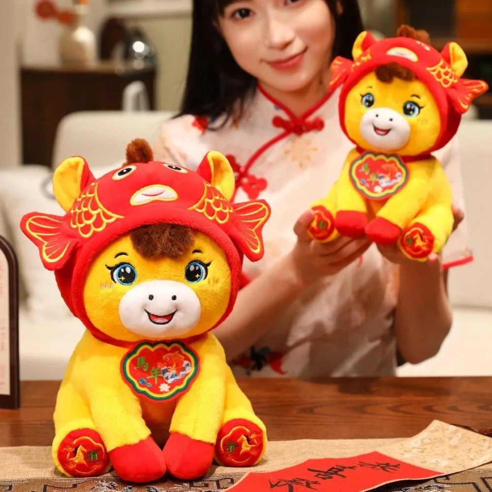 Simpatico cartone animato Lucky Horse 2026 Anno del cavallo Morbido pony farcito tradizionale cavallo di buon auspicio mascotte decorazione della casa