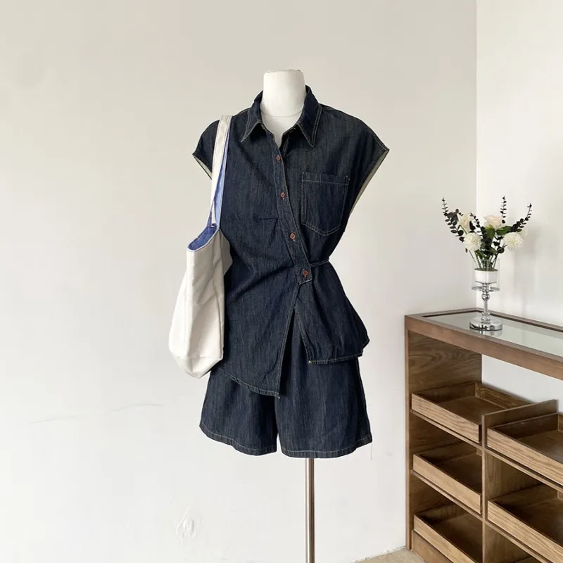 

2025 Women's Fashion Flip Pocket Decoration Short Flip Collar Slim fit denim Top + Asymmetric Denim short 2 Piece Set