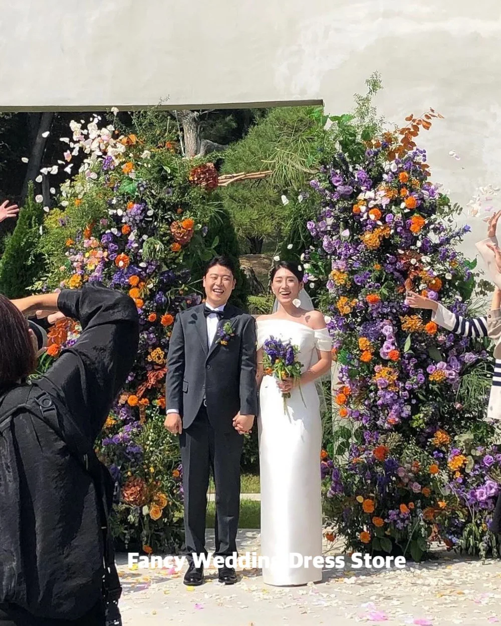 Fantasia elegante fora do ombro vestido de casamento coreia sessão de fotos uma linha vestidos de noiva de cetim manga curta personalizado