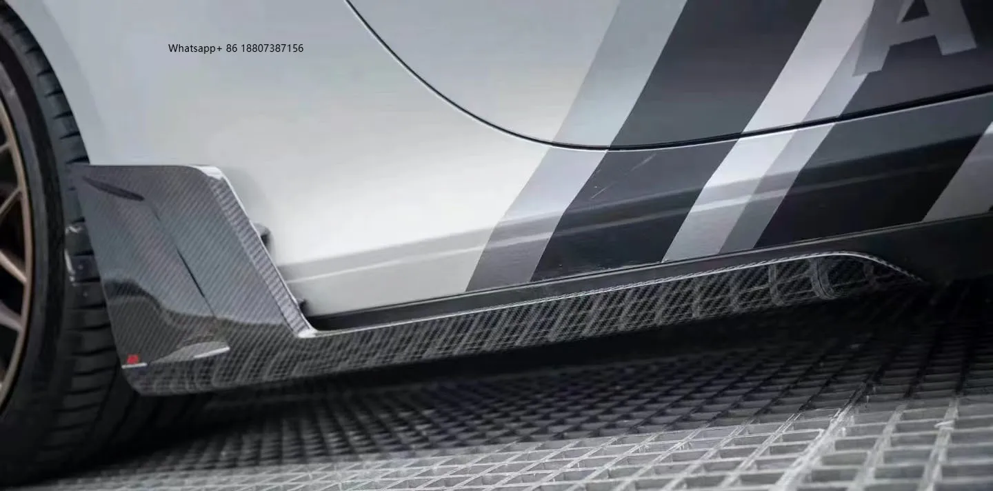 

Новые карбоновые накладки на пороги для Porsche 911 992.1 Turbo с вырезами под выхлоп, крепление на болтах, универсальная установка