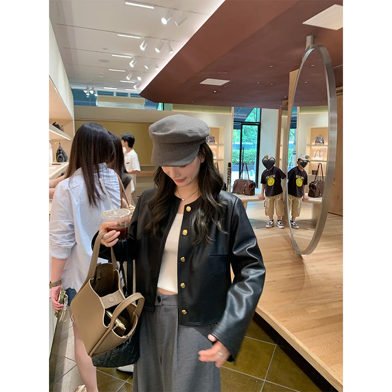 

Высококачественная кожаная куртка из искусственной кожи с регулируемыми плечевыми ремнями и золотыми монетами, стандартной длины, для молодежи, женская.