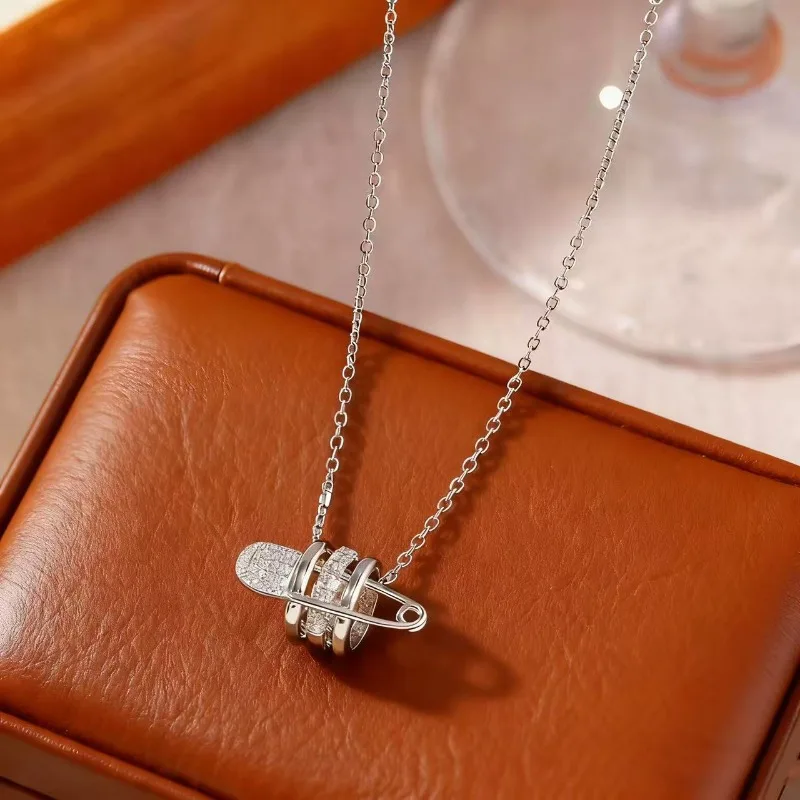 

The 2026 new trendy DIY accessory and the lock head is fashionable and high-end The necklace is slightly studded with diamonds