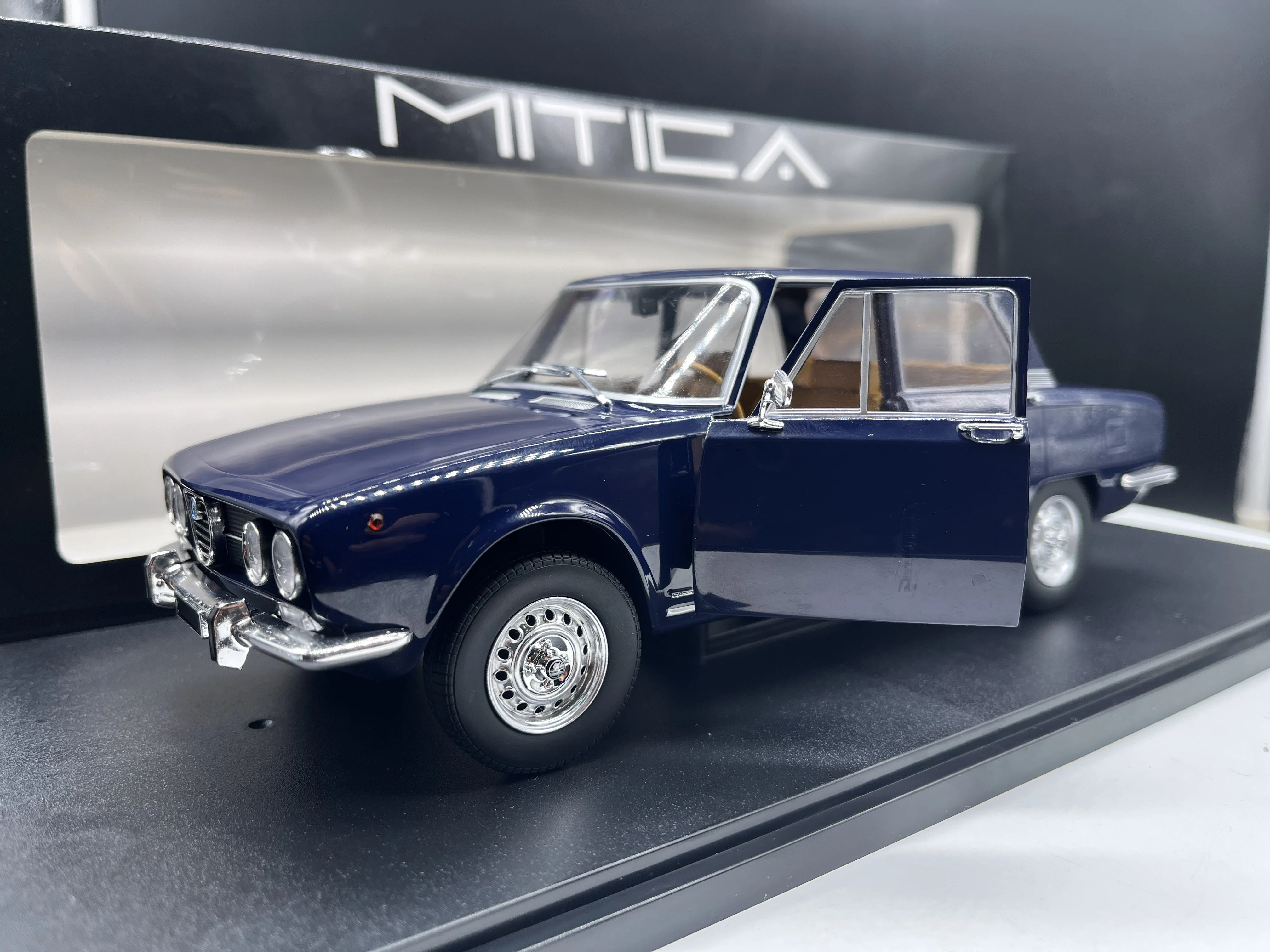 

MITICA 1:18 Alfa Berlina Vintage Car Limited Edition Simulation Alloy Static Car Model Toy Gift