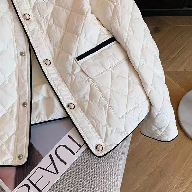 เสื้อแจ็คเก็ตผ้าฝ้ายลายตารางเพชรคอปกฝรั่งเศสสำหรับผู้หญิง สไตล์ฤดูใบไม้ร่วงและฤดูหนาว มีสไตล์ หลวมและกระชับสัดส่วน เสื้อแจ็คเก็ตอุ่นๆ