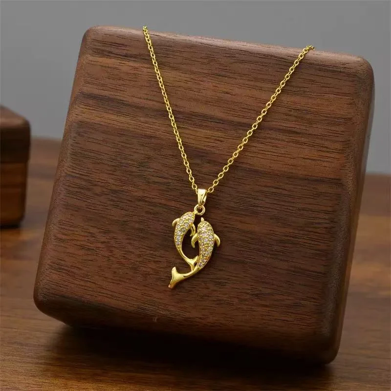 

Fashionable Full Diamond Pisces Pendant Titanium Steel Necklace for Women, Non-Fading Luxury Collarbone Chain Jewelry