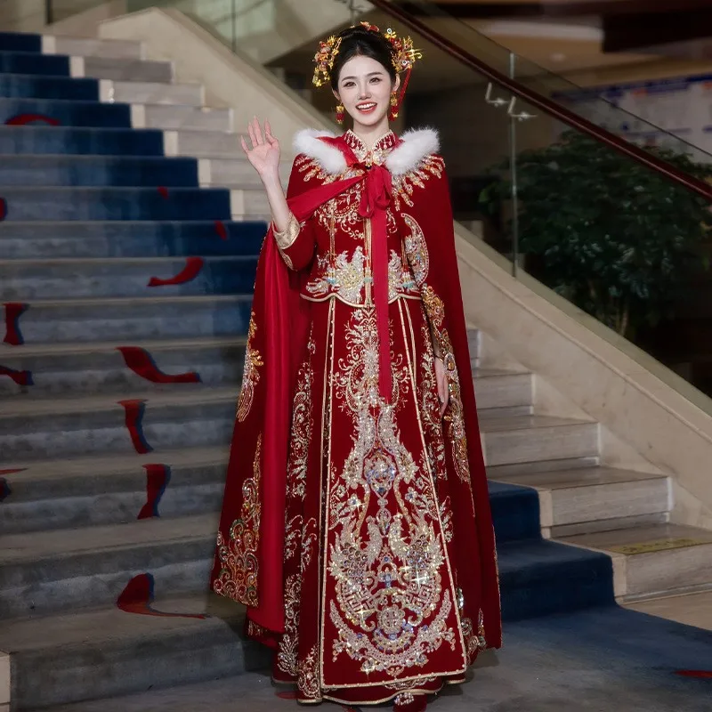 

A new velvet cape for warmth when going out Chinese-style wedding dress with hat and