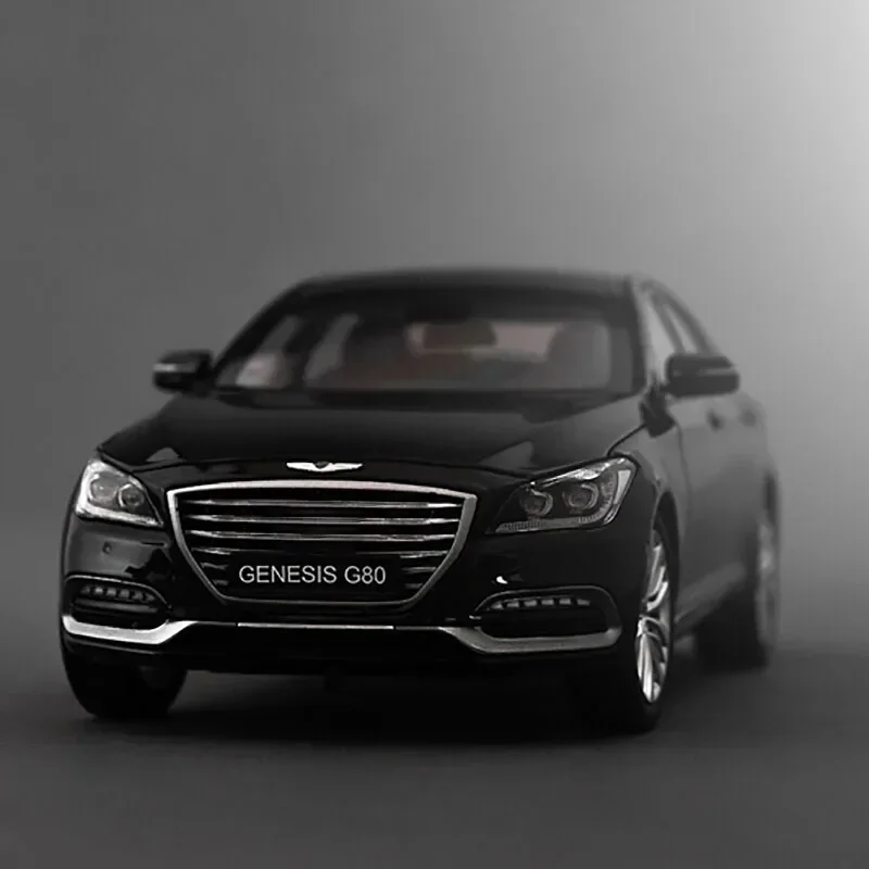 

Коллекционная модель автомобиля из сплава, модель седана Genesis G80 в масштабе 1/18