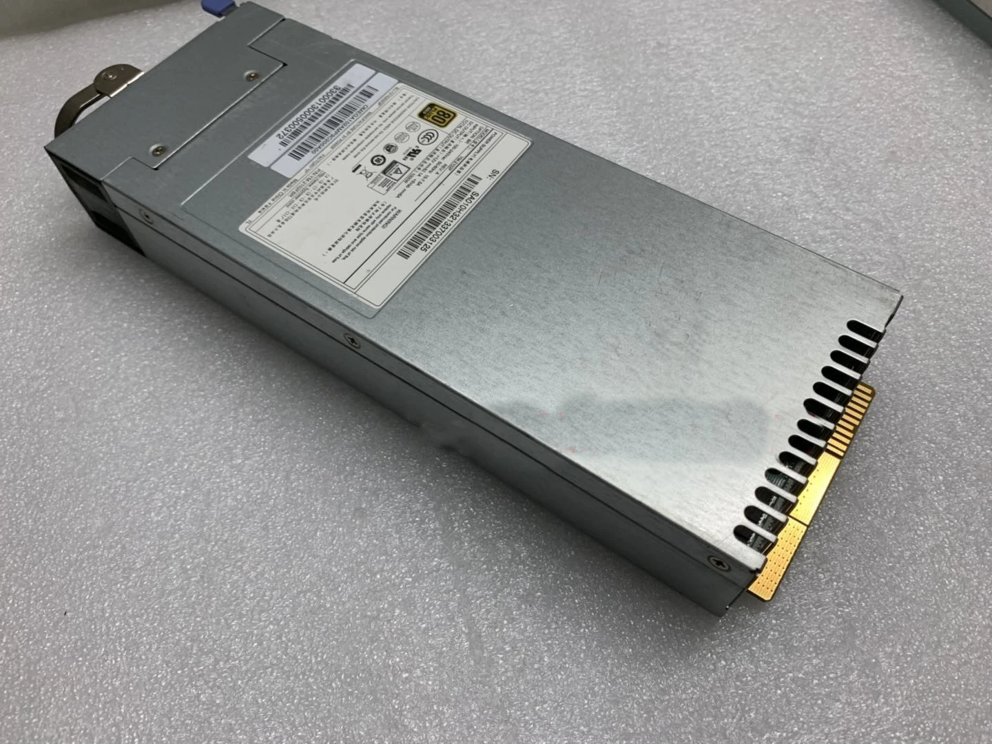 Modulo di alimentazione ridondante del server YM-2102F