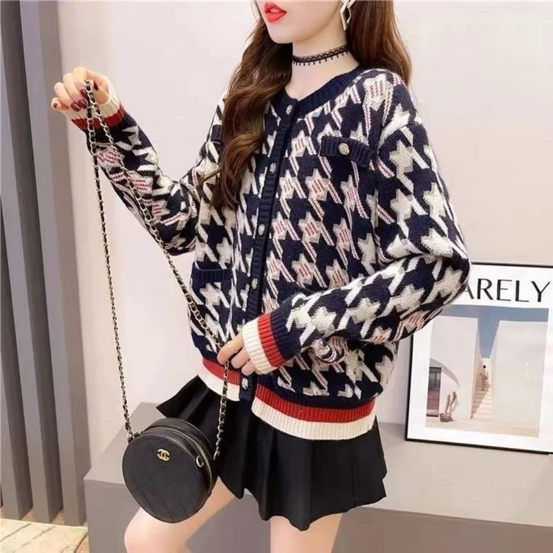 Short Knitted Cardigan 2023 Autumn And Winter New Style Ladies Design Sense Niche Retro Japanese Long-sleeved Round Neck Sweater