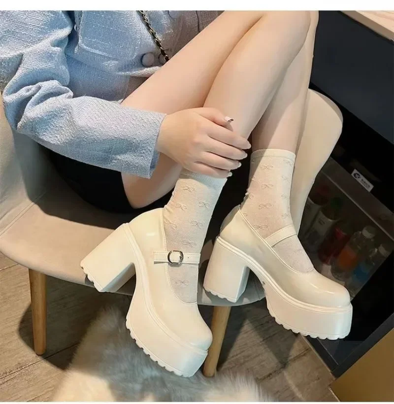 Modische Neue Dickbesohlte Retro-Schuhe mit Einzelknopfverschluss für Damen Vielseitige Wasserdichte Plateau-Damenschuhe mit Dickem Absatz – Detail 11