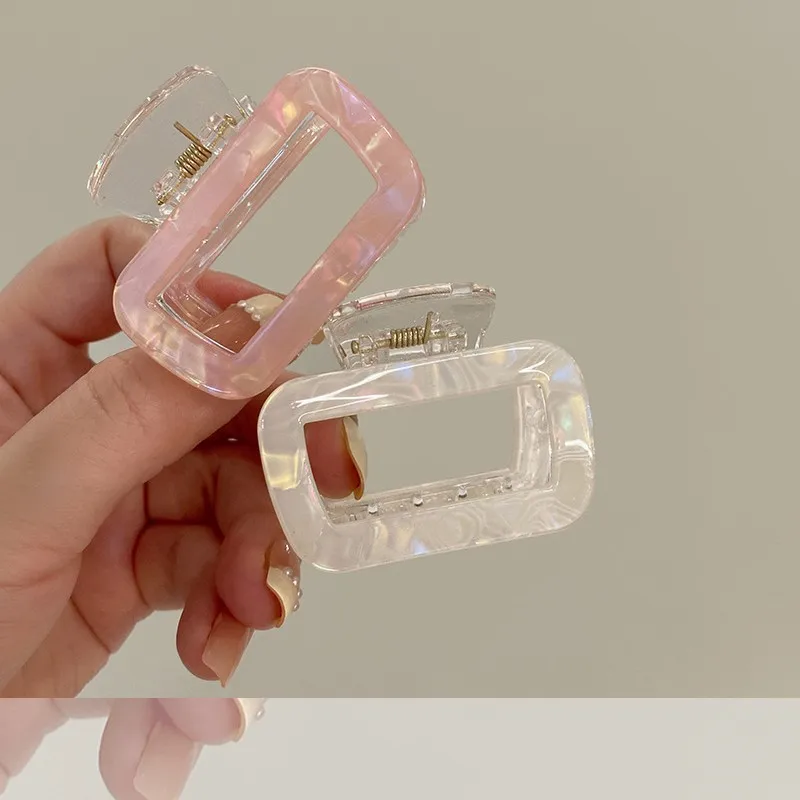 1pc 2026 New Korean Geometric Hair Claw Medium Size Back of Head Shark Clip for Women Simple Elegant