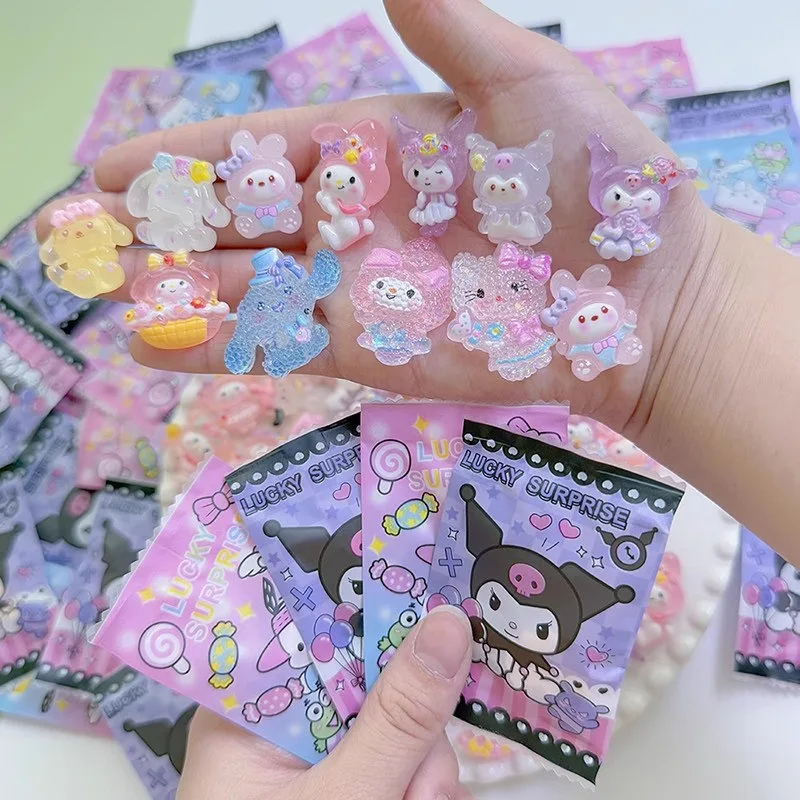 

Sanrio Character Figure My Melody Cinnamoroll Pochacco Hello Kitty 20pcs Doll Noctilucent Model Blind Children Toy