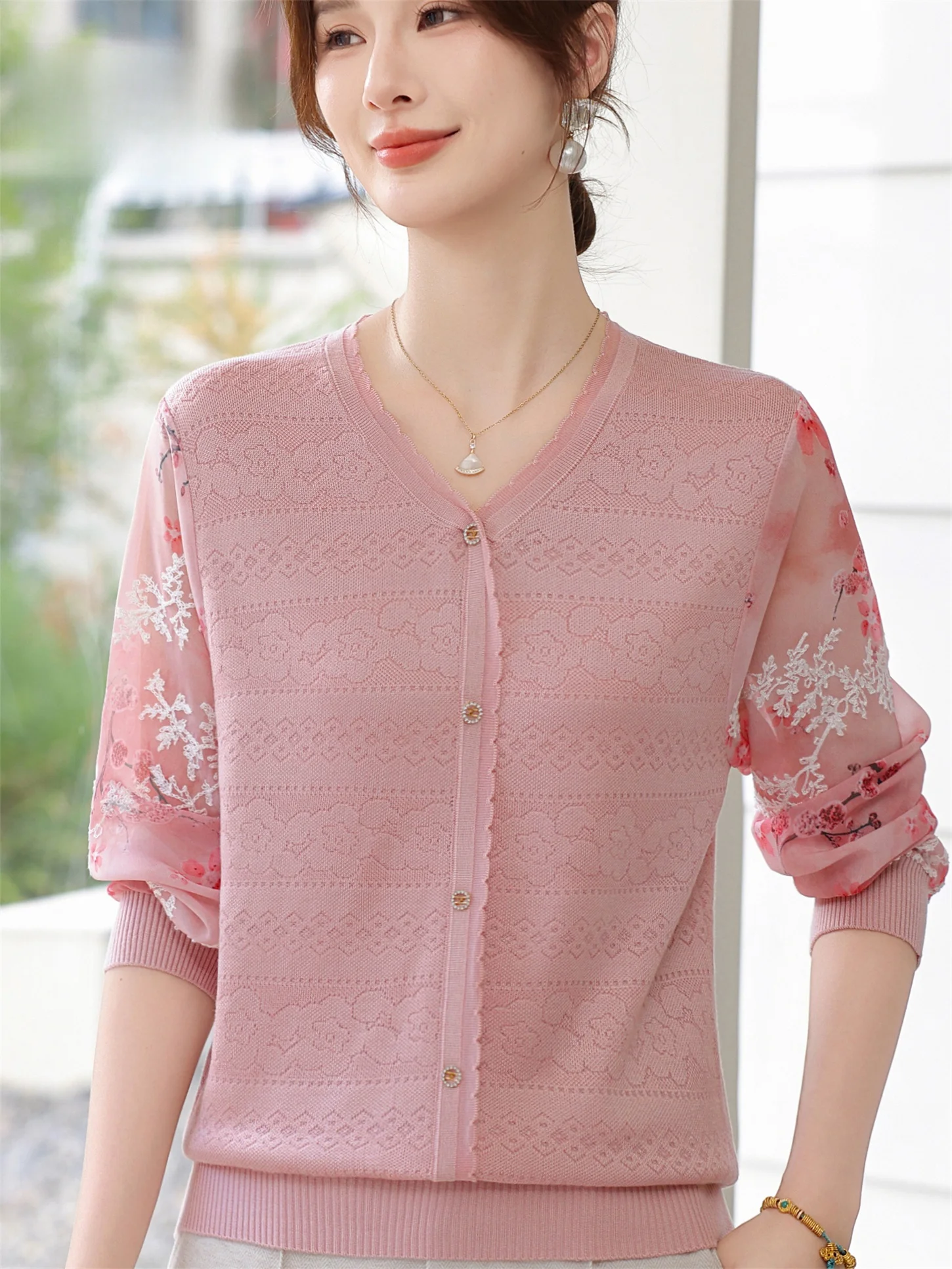 

Faionable Summer Thin Chiffon Sve V-Ne Mommy's Top Head over oulder Sle Stand Fit Loose Regular Sve Plant Fl...