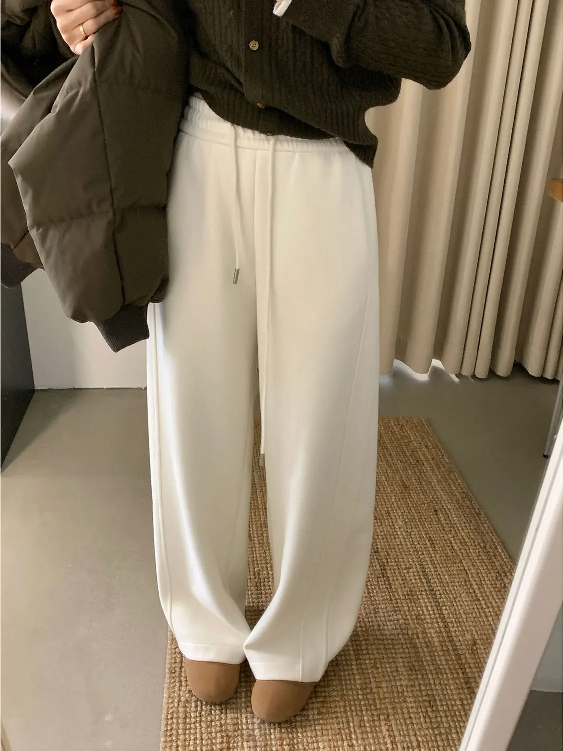 

HGHEYGIRL Winter New Sle Korean Loose Skin-friendly Soft Acetate Wool Wide-leg Casual Pants Comfortable Fit Ladies Trousers